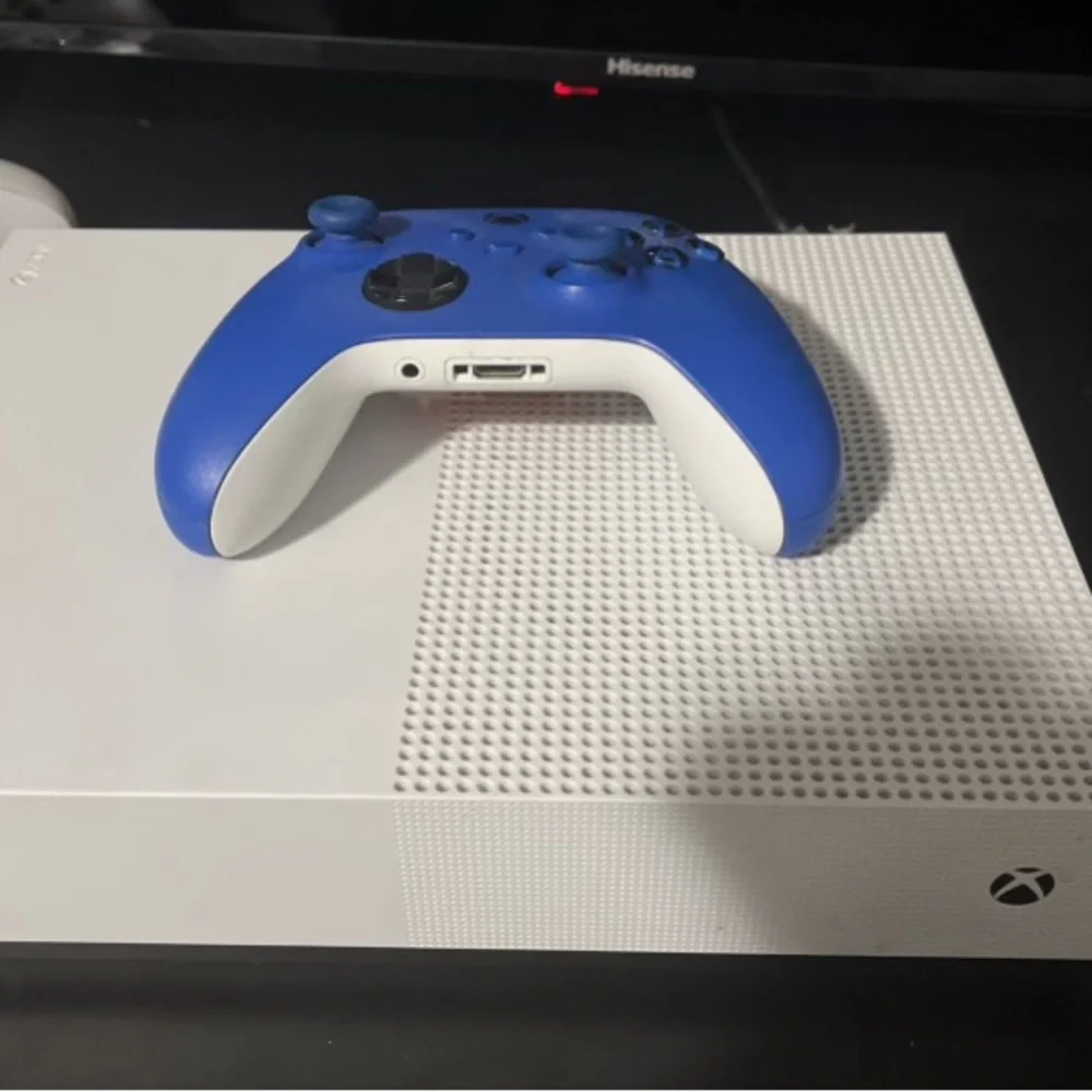X box 1s and 2 controllers used no box